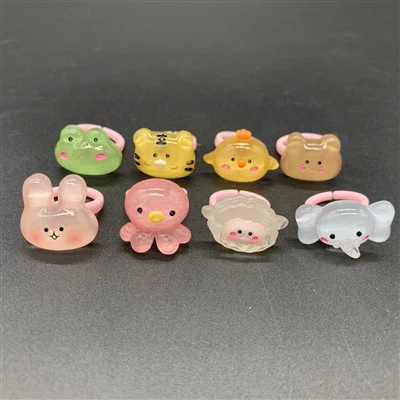 Anillos de animales de dibujos animados lindos de plástico
